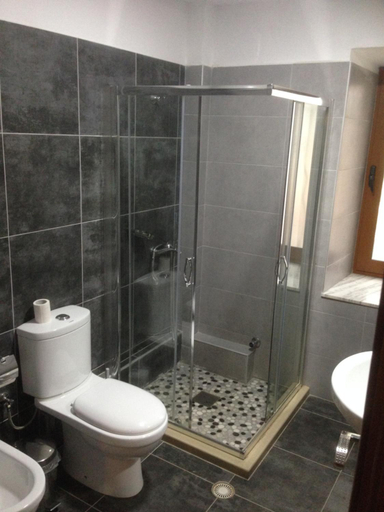 Bathroom 2, Hotel Bujtina Bicolli, Korçës