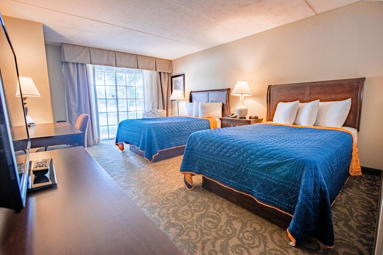 Bedroom 4, Sturbridge Host Hotel & Conference Center, Worcester