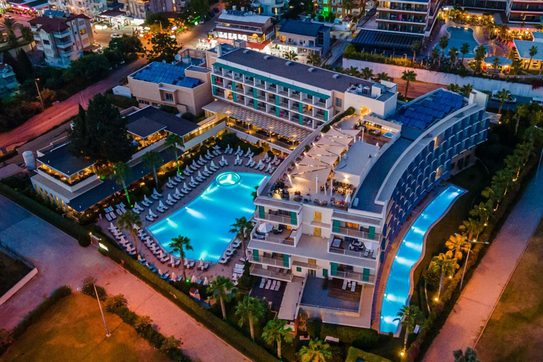 Exterior & Views