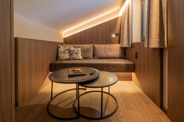 Bedroom 3, VIER Studios & Restaurant, Imst