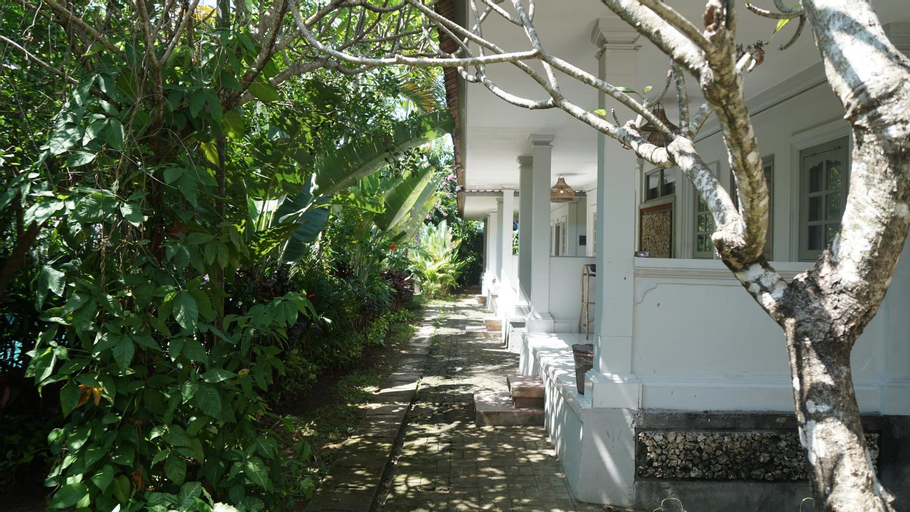 Exterior 2