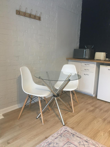 Others 5, Wedmore Place, Cacadu