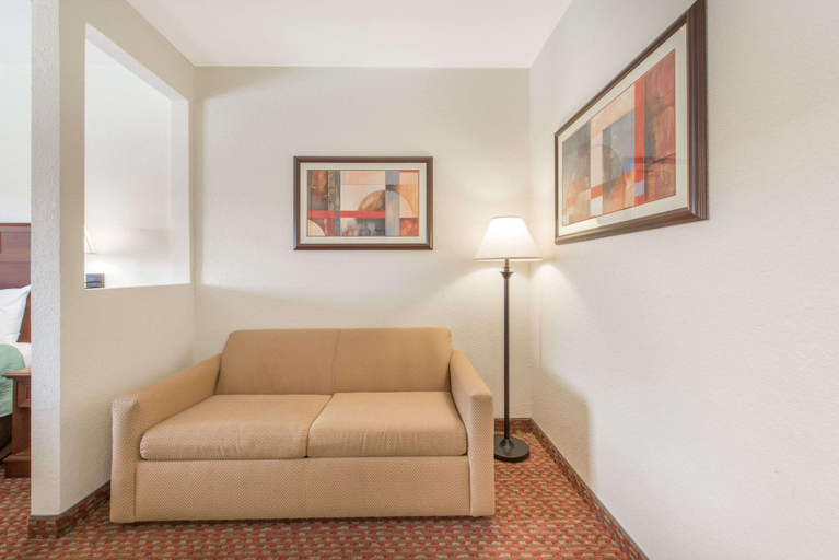 Others 5, Super 8 by Wyndham Abilene South, Taylor