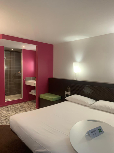Bedroom 3, ibis Styles Lorient Caudan, Morbihan
