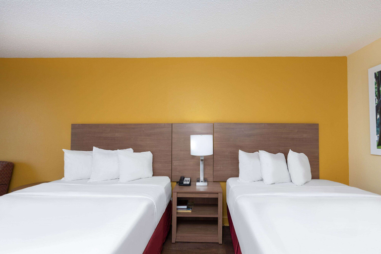 Bedroom 3, Days Inn by Wyndham Florence/I-95 North, Florence