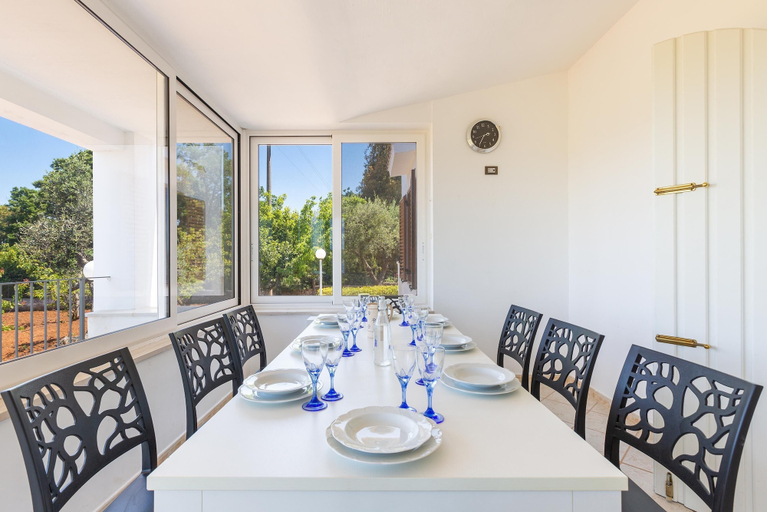 Others 5, Villa Galadriel con piscina, Brindisi