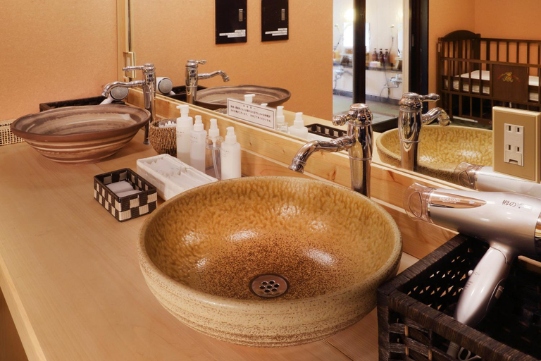 Bathroom 4, Tsuganoki, Nikkō