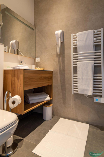 Bathroom 2, Le Clos des Eucalyptus, Var