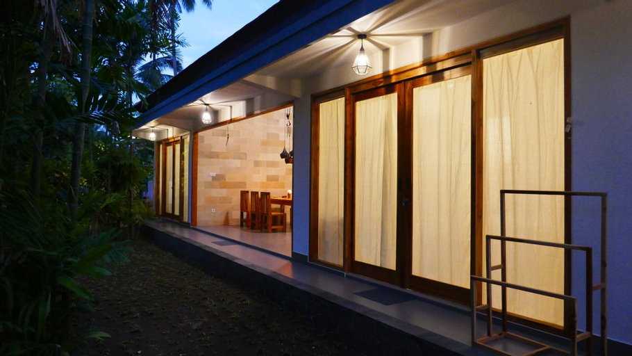 Exterior 10