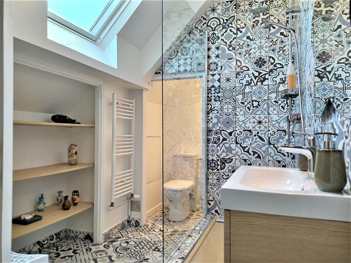 Bathroom 3, Chambre d'hotes de Verdigne Piscine chauffee Parking Wifi, Sarthe