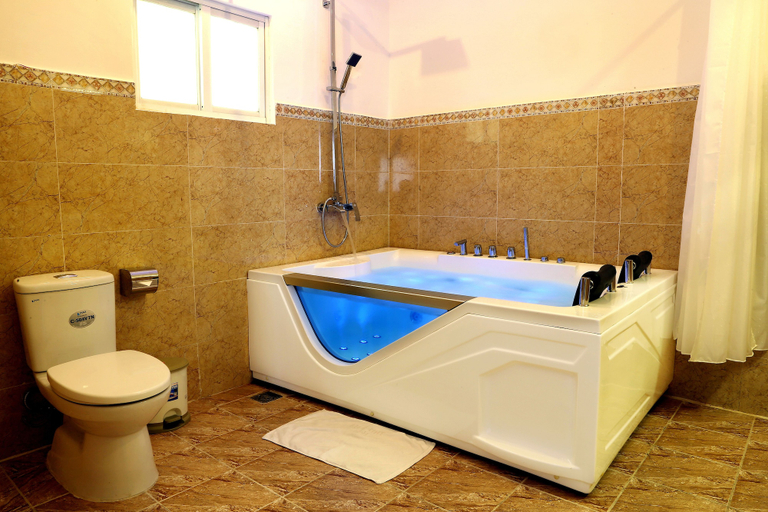 Bathroom 5, Thien Ha Hotel and Apartment, District 7