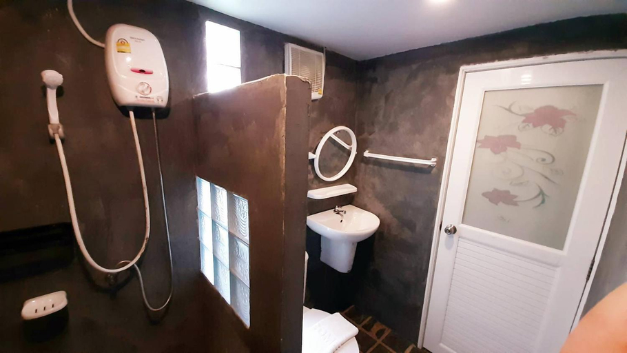 Bathroom 2, Rapeepat Residential And Resort, Khu Muang