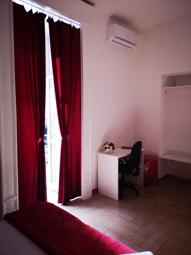 Others 5, Dimora Ruggiero, Napoli