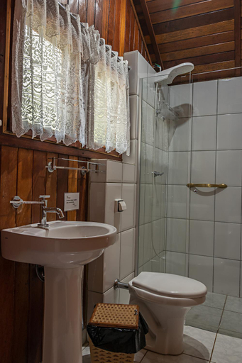 Bathroom, Gaia Hospedagem, Brotas