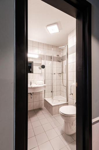 Bathroom 5, Mercure Hotel Pforzheim, Pforzheim
