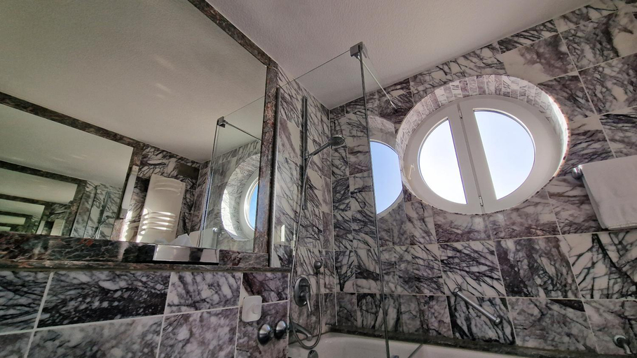 Bathroom 2, Villa Ney, Aurich