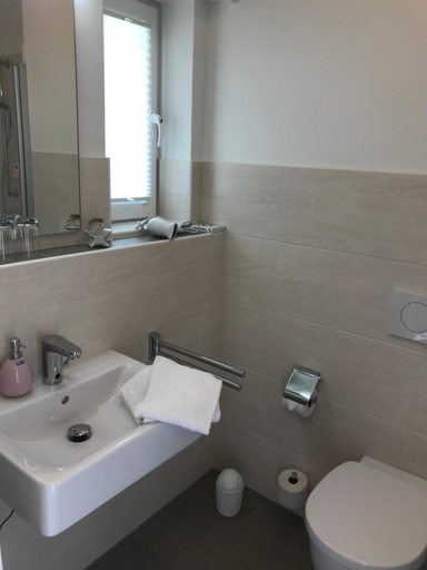 Bathroom 5, Kanal-Haus "Das Gastehaus direkt am Nord-Ostsee-Kanal", Rendsburg-Eckernförde