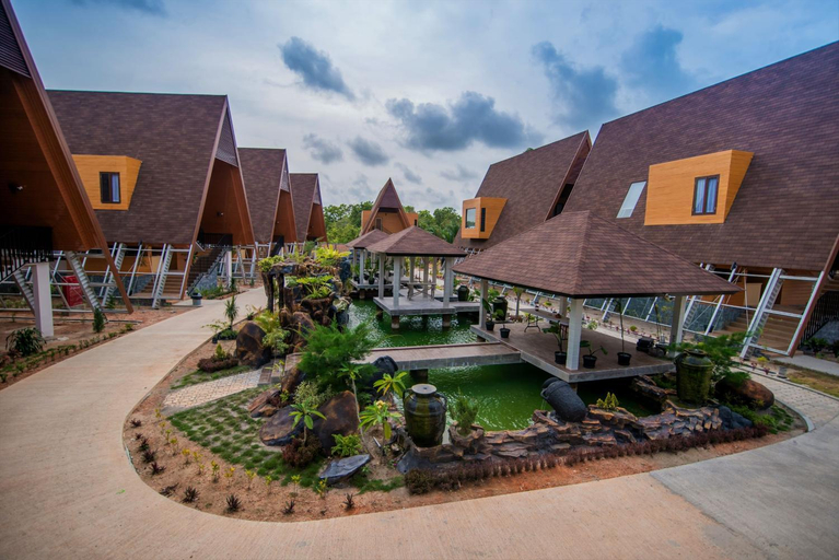 Exterior 3
