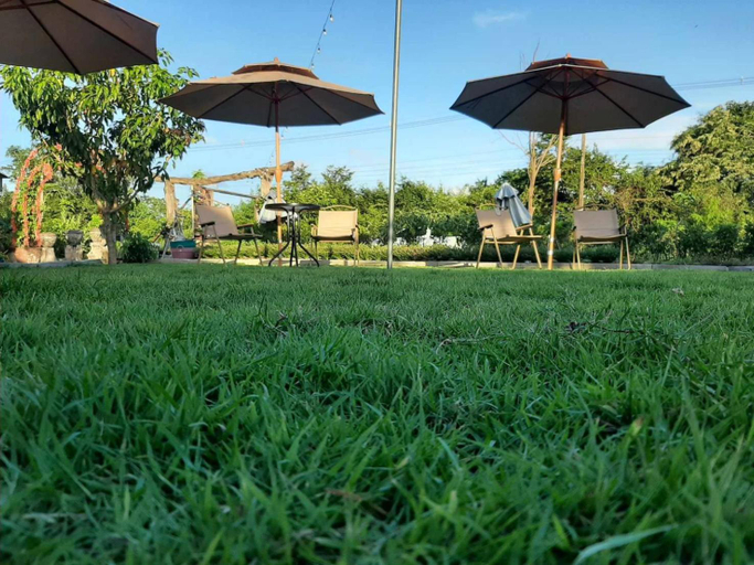 Food & Drinks 5, Rapeepat Residential And Resort, Khu Muang