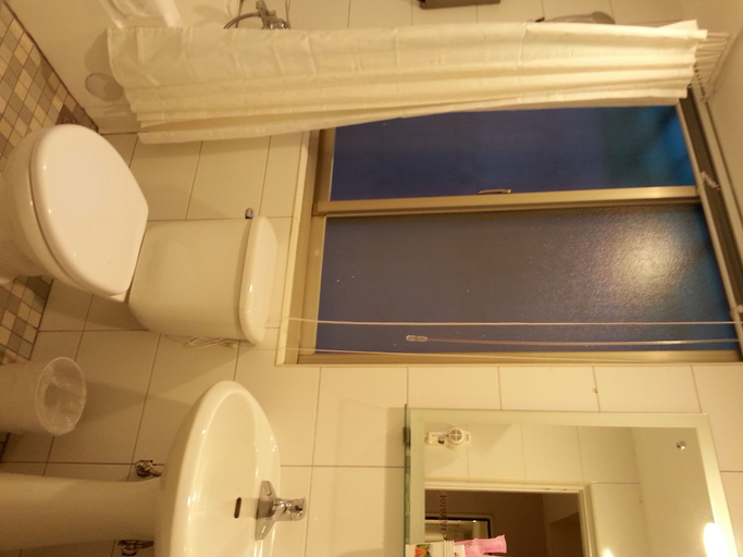 Bathroom 3, Holiday Fun, Taipei City