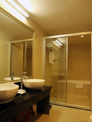 Bathroom, LAVANDE HOTEL GZ PAZHOU BRANCH, Guangzhou