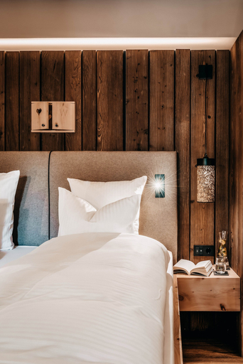 Bedroom 3, Werdenfelserei, Garmisch-Partenkirchen