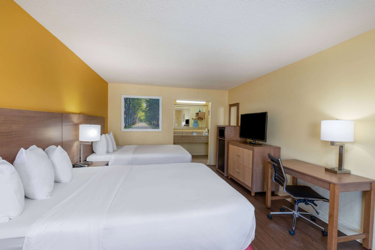 Bedroom 3, Days Inn by Wyndham Florence/I-95 North, Florence