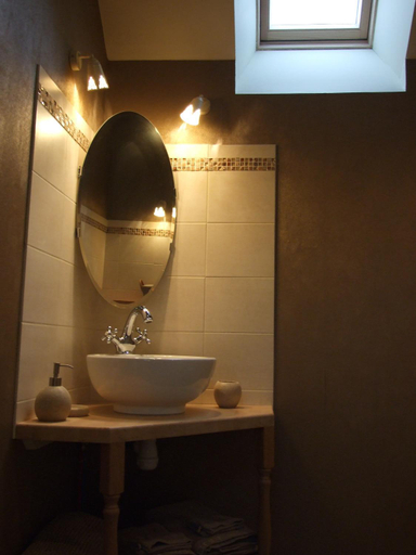 Bathroom 3, Les Mille et une Pierres, Marne