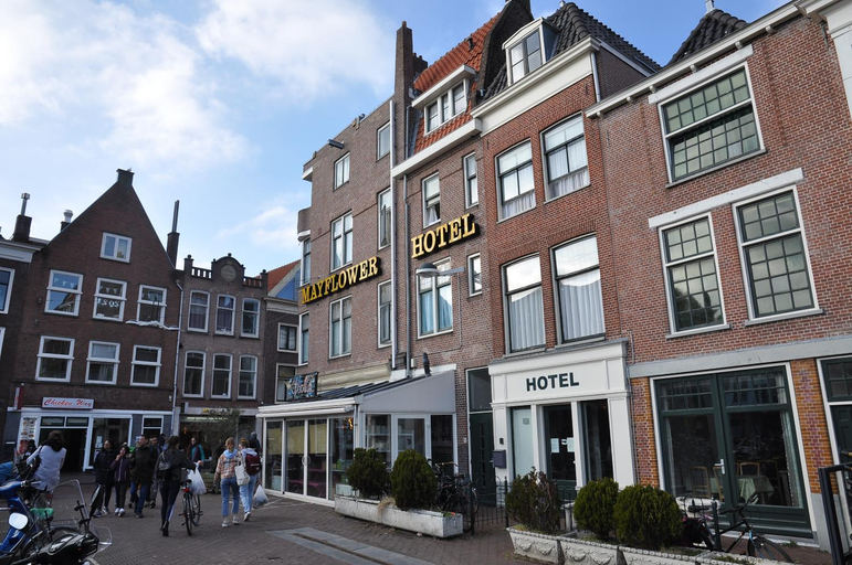 Others 5, Hotel Mayflower, Leiden