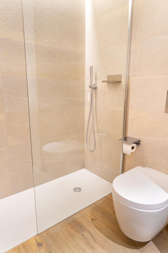 Bathroom 4, Caledonian, Barcelona