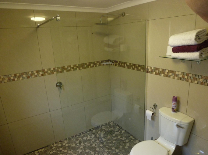Bathroom 4, Springbok Apartments, Namakwa