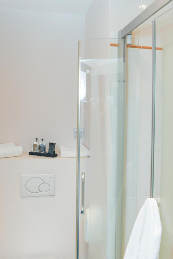 Bathroom 4, The Originals Boutique, Hôtel La Villa Ouest & Spa, Royan Plage, Charente-Maritime