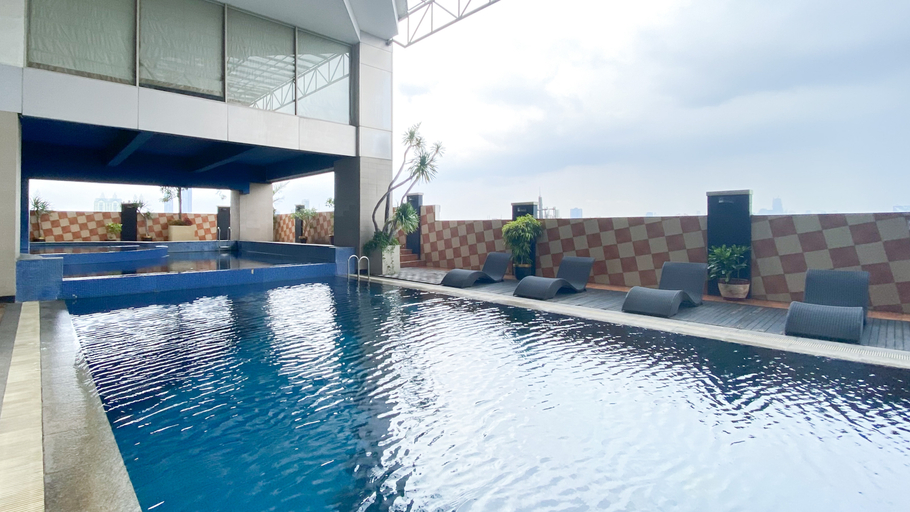 Sport & Beauty 3, Comfort 2BR at Mangga Dua Apartment By Travelio, Central Jakarta