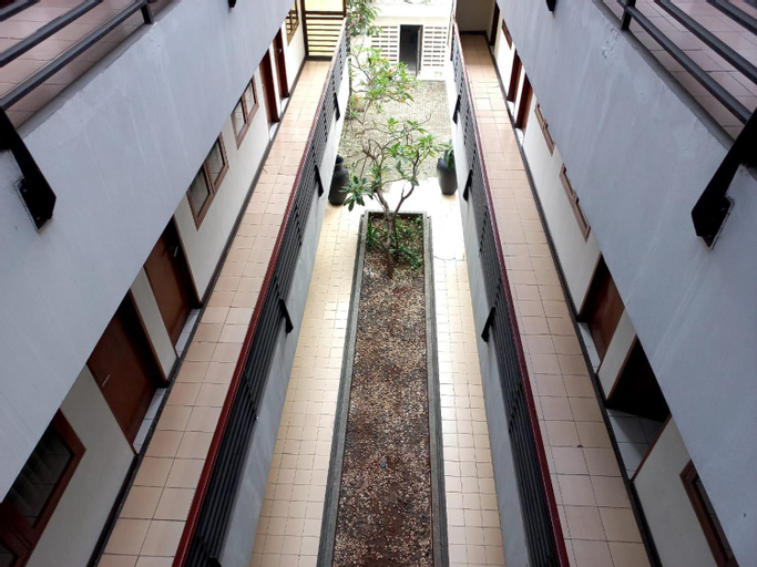 Exterior & Views 18