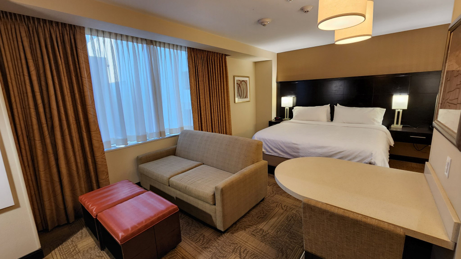 Staybridge Suites DENVER DOWNTOWN, an IHG hotel Room Type - 1 King Bed Studio Suite Comm Access
