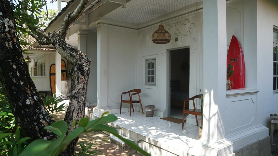 Exterior 16
