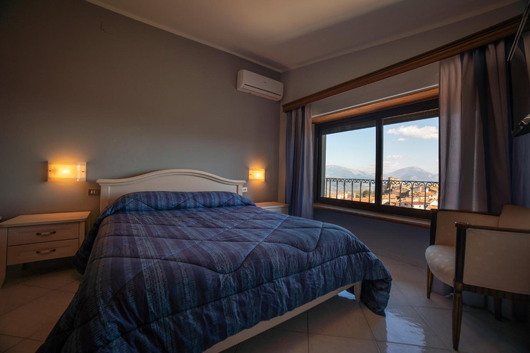 Bedroom 2, b&b Oikos, Salerno