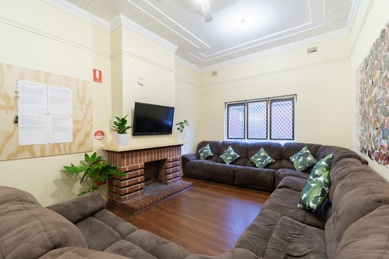 Others 4, myOZexp Aberdeen Lodge, Perth