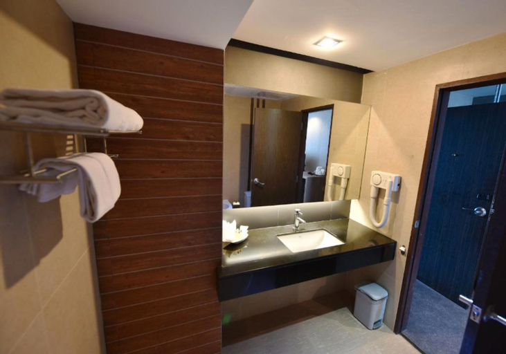 Bathroom 4