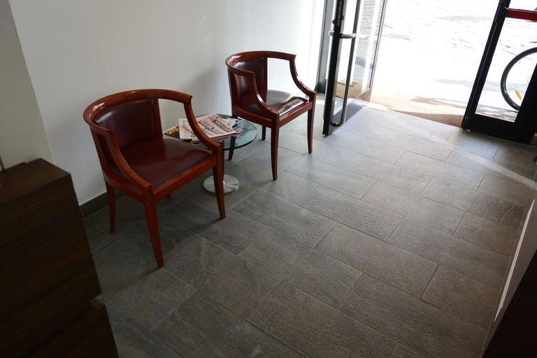 Others, Hotel Nuovo, Milano