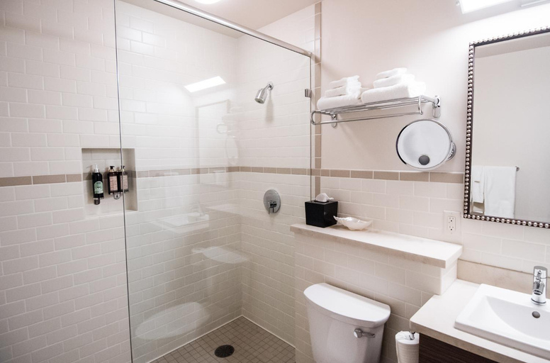 Bathroom 4, Hotel Arvon, Cascade