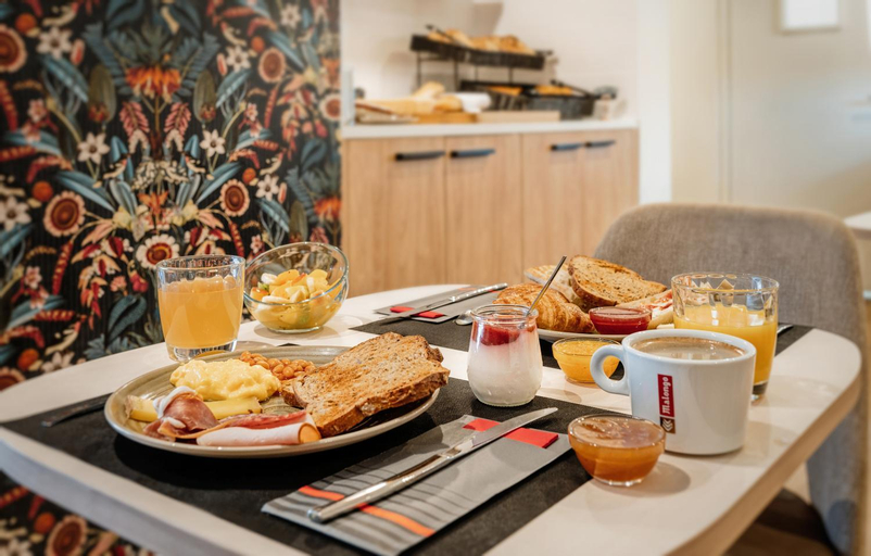 Food & Drinks 30