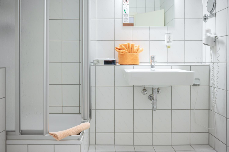 Bathroom 2, Hotel Wilna, Erfurt