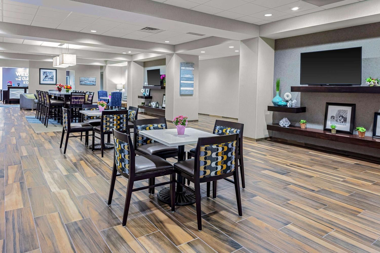 Public Area, Hampton Inn Cranbury, Middlesex