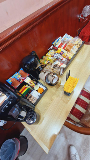 Food & Drinks