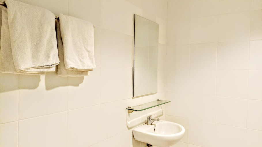 Bathroom 8