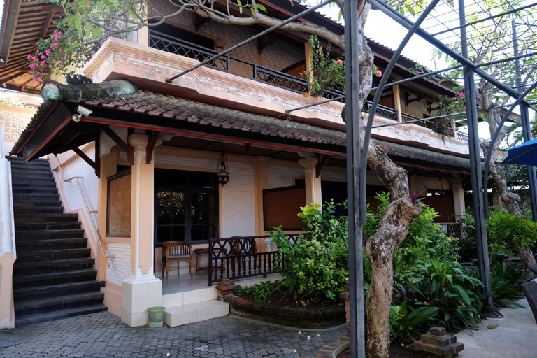 Exterior 5