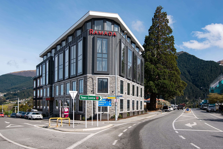 Exterior & Views