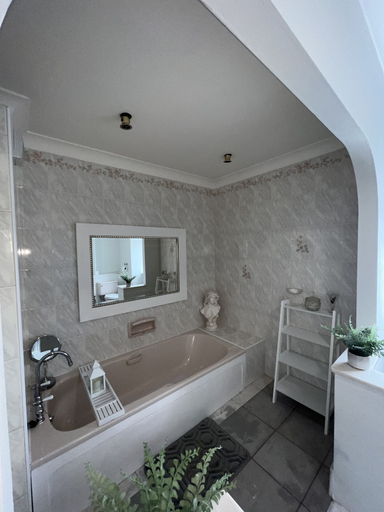 Bathroom 2, Tynwald Apartments, Douglas