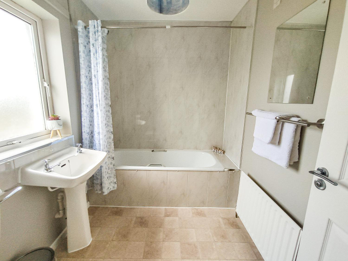 Bathroom 2, Portrush Getaway - Holiday Let, Causeway Coast and Glens